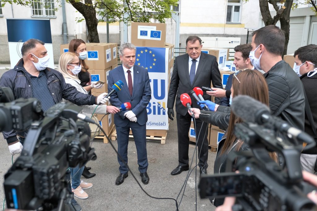 Ambassador Sattler delivers EU assistance in Banja Luka: No one can fight this virus alone, so we must all act in solidarity