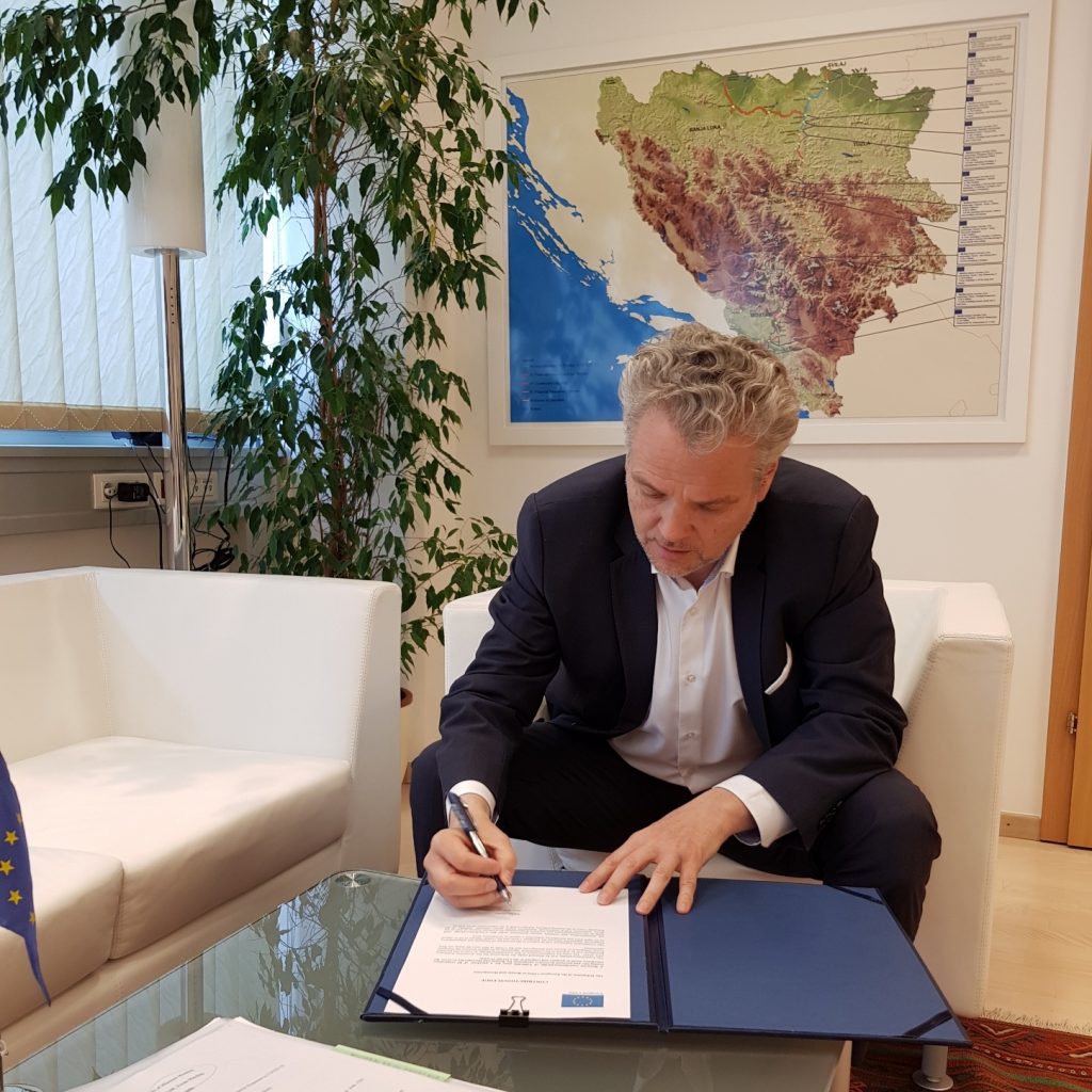 Ambasador EU Sattler potpisao dodatnih 5 miliona eura pomoći za BiH