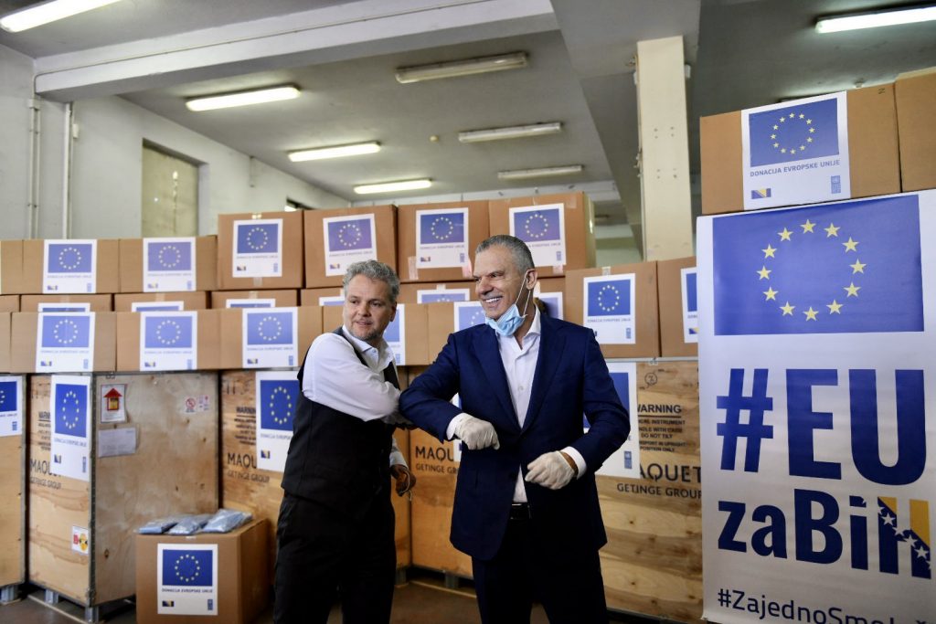 Ambasador Sattler uručio kvalitetnu medicinsku opremu za bolnice širom BiH