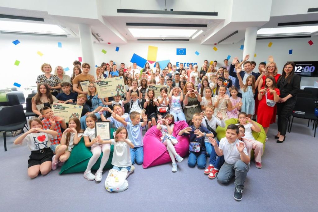 Europe House takmičenje „Trashformers“: škole širom BiH nagrađene za najbolje kreativne ideje za ekološke akcije i projekte smanjenja otpada