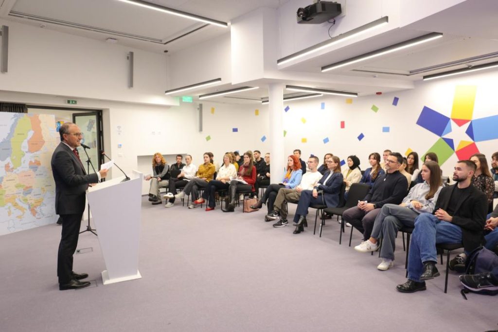 Erasmus+ opportunities presented to BiH students in Europe House